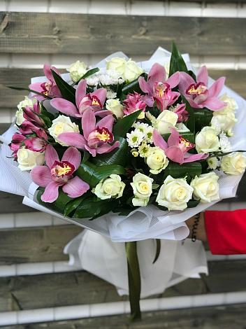Букет цветов из: Розы и Хризантемы в Октябрьском