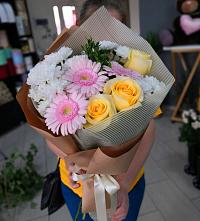 Букет цветов из:  Герберы, Розы и Хризантемы в Октябрьском