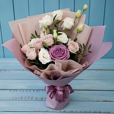Букет цветов из:  Розы и Лизиантусы в Октябрьском