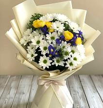 Букет цветов из:  Ирисы, Хризантемы и Розы в Октябрьском