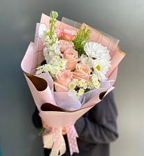 Букет цветов из:  Хризантемы и Розы в Октябрьском