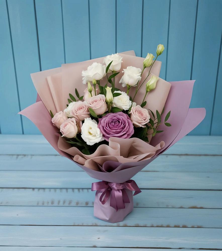 Букет цветов из: Розы и Лизиантусы в Октябрьском